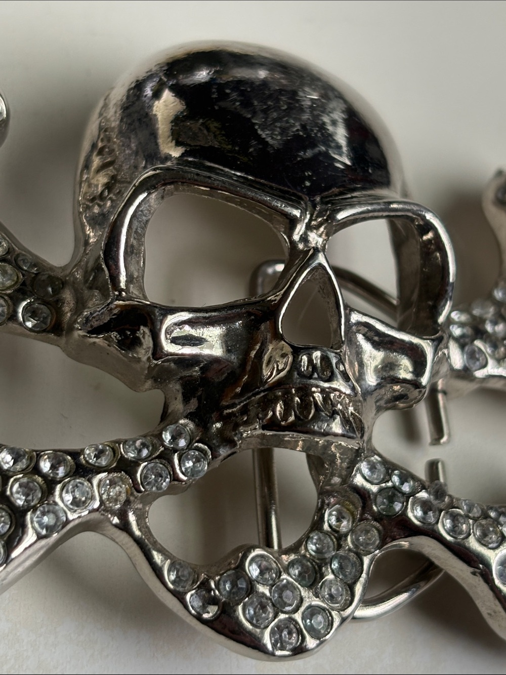Rhinestone Skull & Crossbones Belt Buckle - Silver - Picture 2 of 7